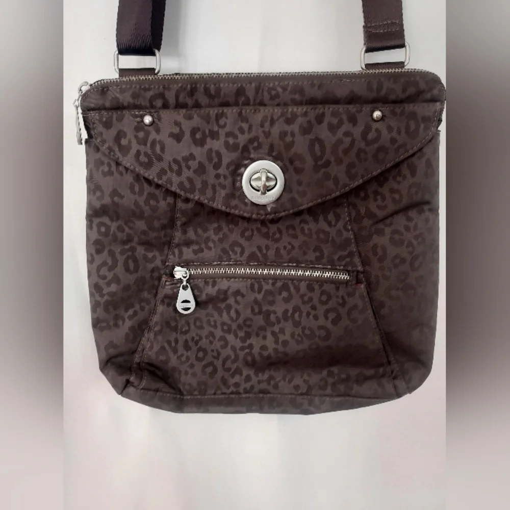 Baggellini Brown Spotted Animal Leopard Print Travel Bag - Picture 1 of 10